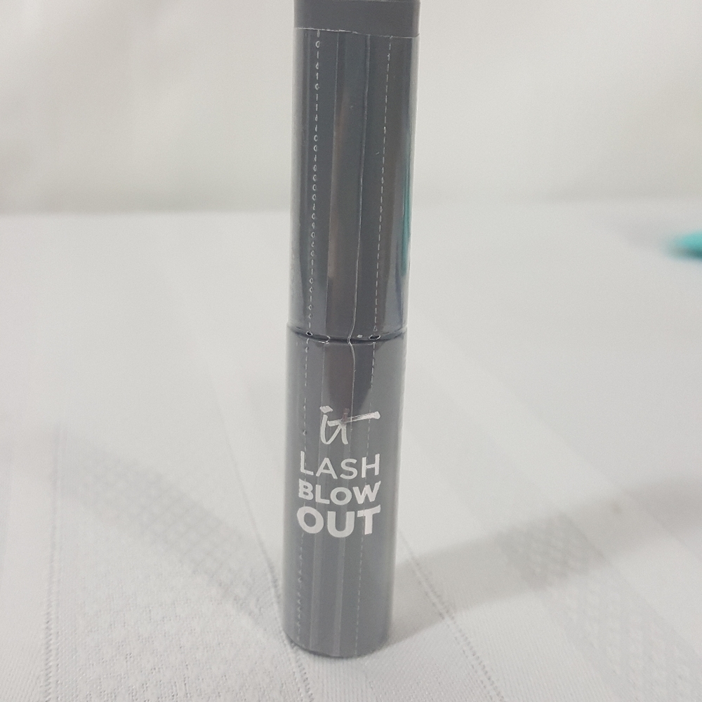 IT Lash Blowout Mascara